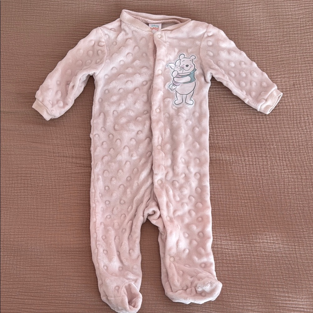Disney Baby Winnie the Pooh Footie with buttons (0-3 month)
